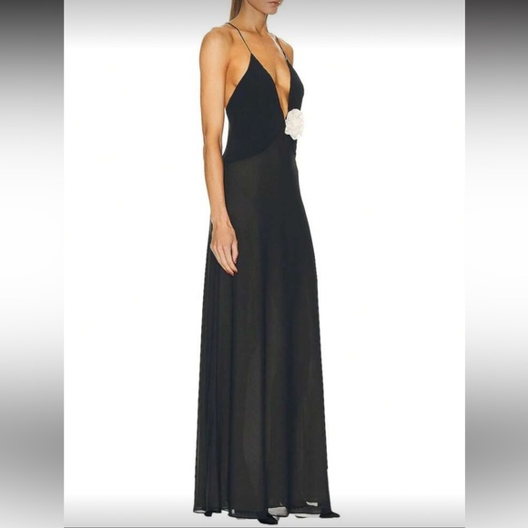 Elegant Black Evening Gown - Picture 2 of 4